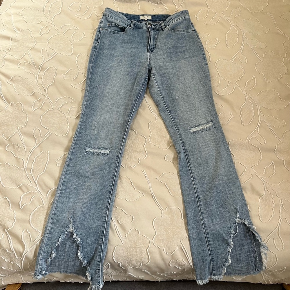 Great Condition True Lux Ripped Bootcut jeans - size 6